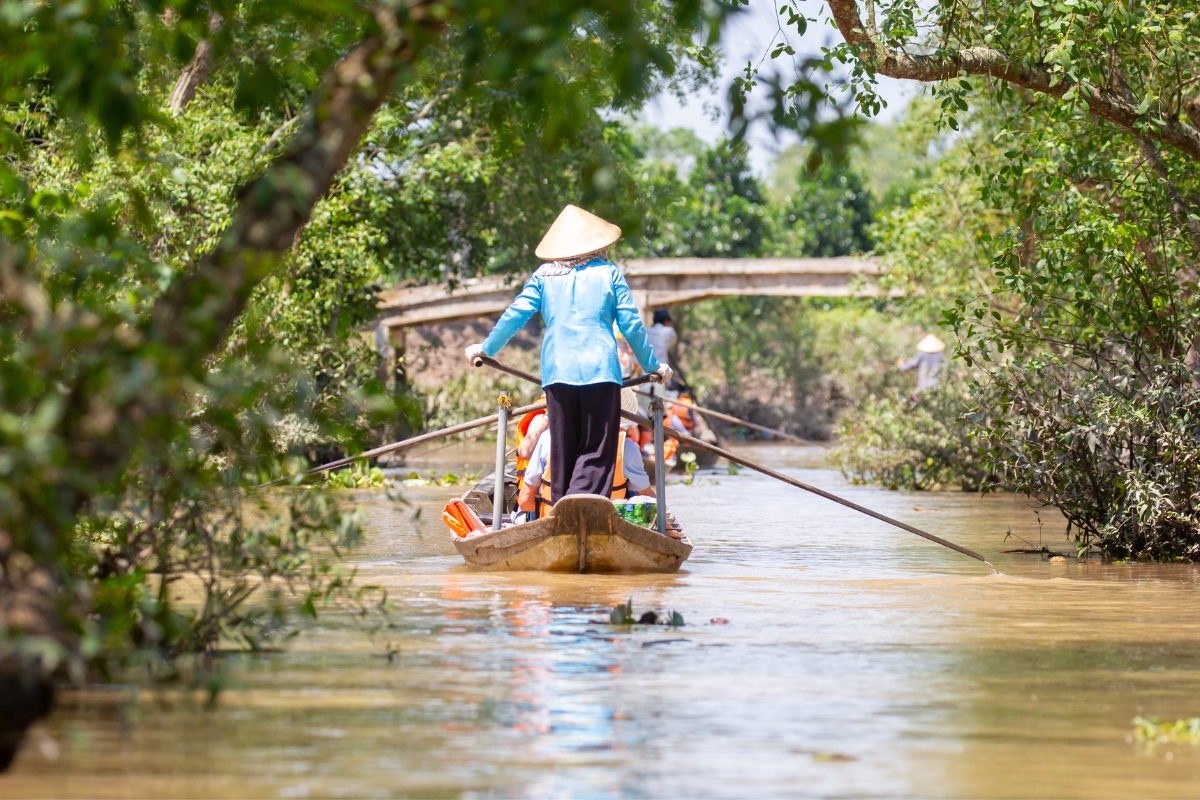 Exploring the Mekong Delta by Rowing Boat with Vietnam By Bike