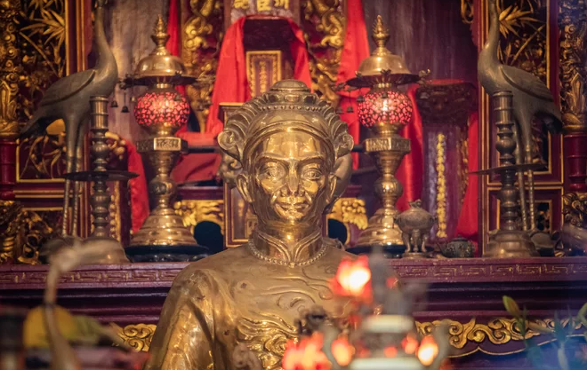 Le Van Duyet Statue