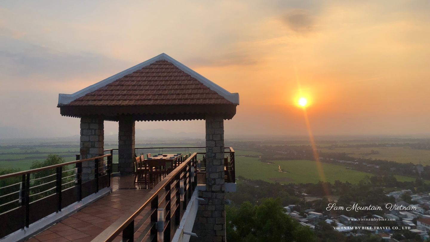 Cycling tour to Sam Mountain in Chau Doc